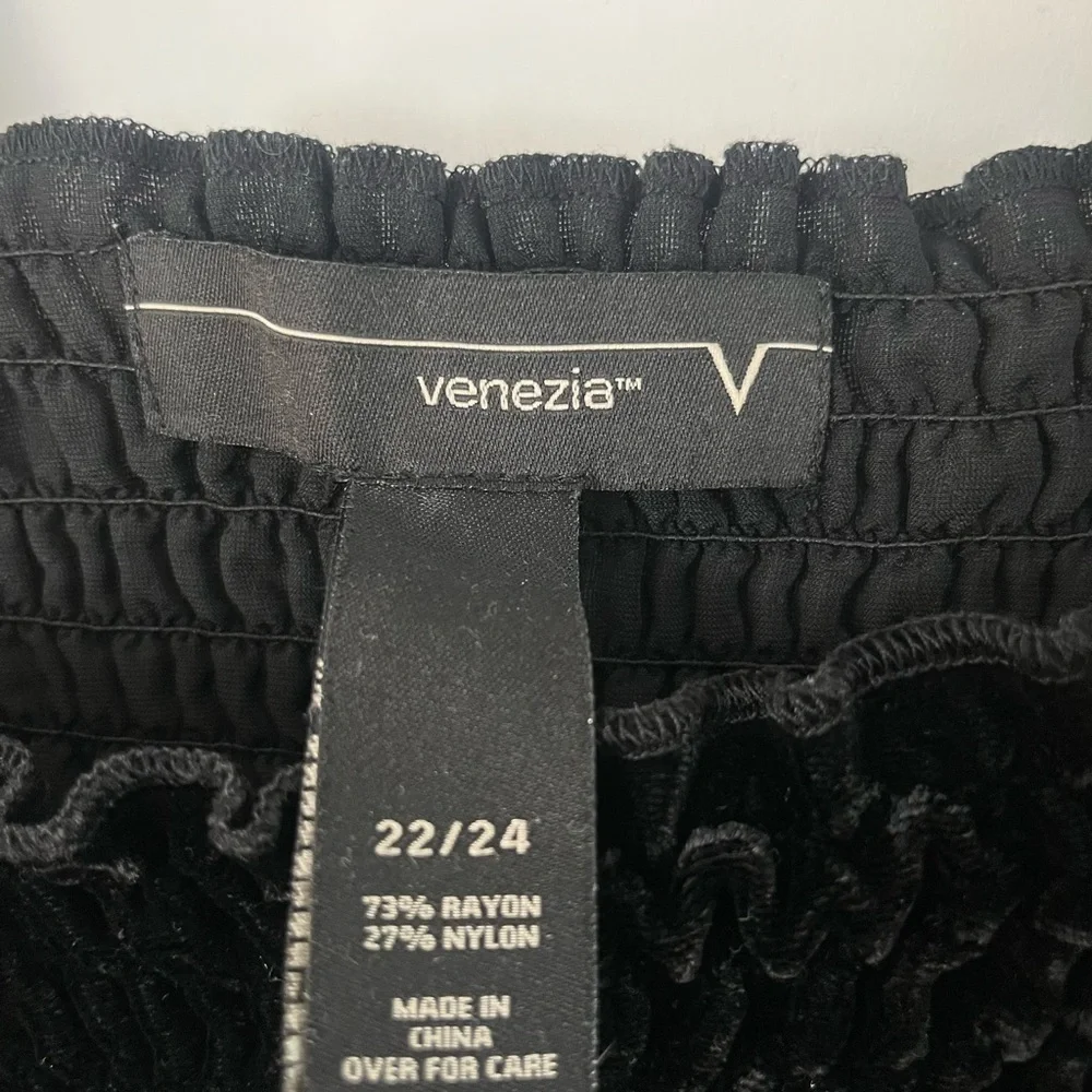 Venezia Black velvet burnout babydoll Blouse Smocked Waist 3/4 sleeve sz 22 24 - Picture 6 of 9